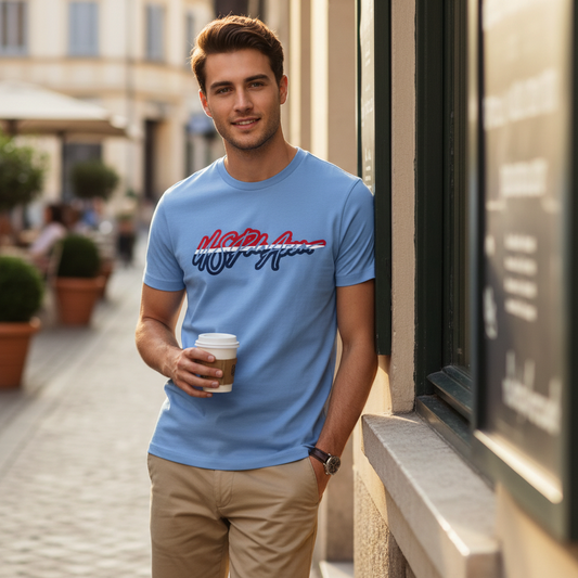 Hombre con camiseta azul claro de algodón U.S. Polo Assn. con logo estampado, estilo casual en entorno urbano