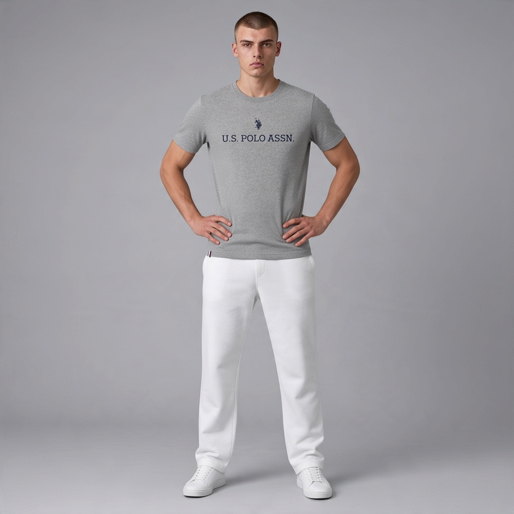 Hombre vistiendo camiseta gris jaspeado de manga corta www.treshop.com.co con logo U.S. POLO ASSN. en el pecho