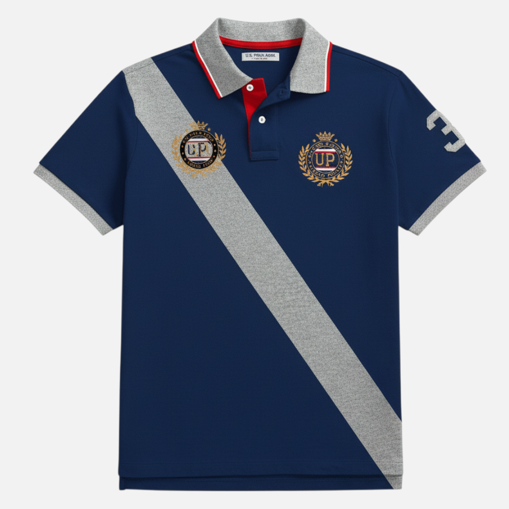 Camisa polo azul marino www.treshop.com.co con banda diagonal gris, emblemas bordados y cuello de punto en contraste.