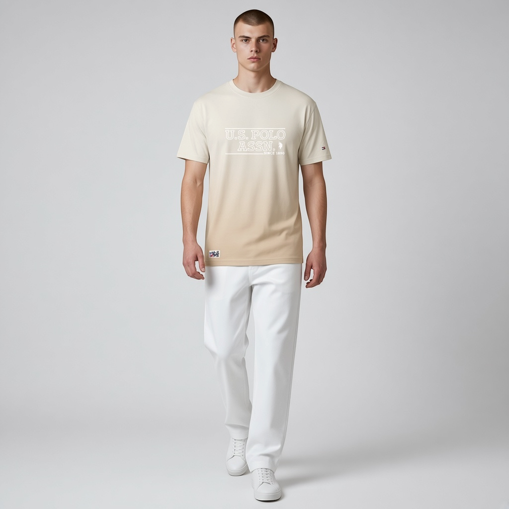 Camiseta www.treshop.com.co U.S. Polo Assn. con degradado crema y arena, logo frontal y corte moderno para hombre.