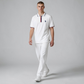 Hombre vistiendo polo blanco www.treshop.com.co con cremallera y detalles tricolor en cuello y mangas
