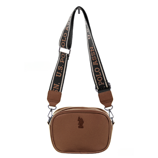 Bolso www.treshop.com.co color café en PVC con logo metálico y correa ajustable estampada