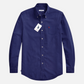 Camisa de manga larga azul www.treshop.com.co con cuello abotonado, bolsillo frontal y logo bordado en algodón