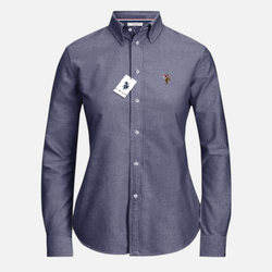 Camisa de manga larga para mujer www.treshop.com.co en color azul con cuello abotonado y logo bordado en el pecho