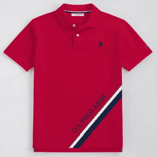 Camisa polo roja de algodón para hombre de www.treshop.com.co con estampado diagonal y logo bordado