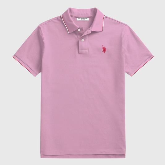 Camisa polo rosa de algodón para hombre de www.treshop.com.co con detalles en contraste en cuello y mangas