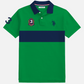 Camisa polo www.treshop.com.co verde con franja azul marino, cuello clásico y bordados distintivos de U.S. POLO ASSN.