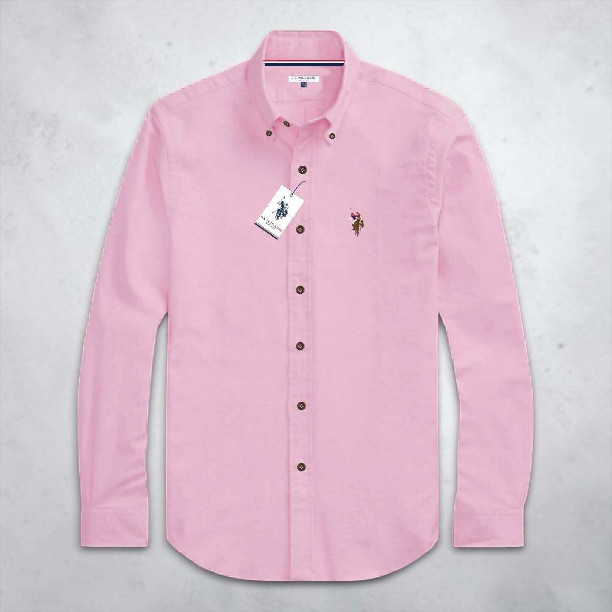 Camisa de manga larga www.treshop.com.co color rosa con cuello abotonado y logo bordado en el pecho para hombre