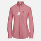Camisa formal de manga larga para mujer www.treshop.com.co en color rosa con cuello abotonado y logo bordado.