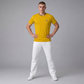 Hombre vistiendo camiseta amarilla de algodón U.S. POLO ASSN. con cuello redondo y logo bordado en www.treshop.com.co