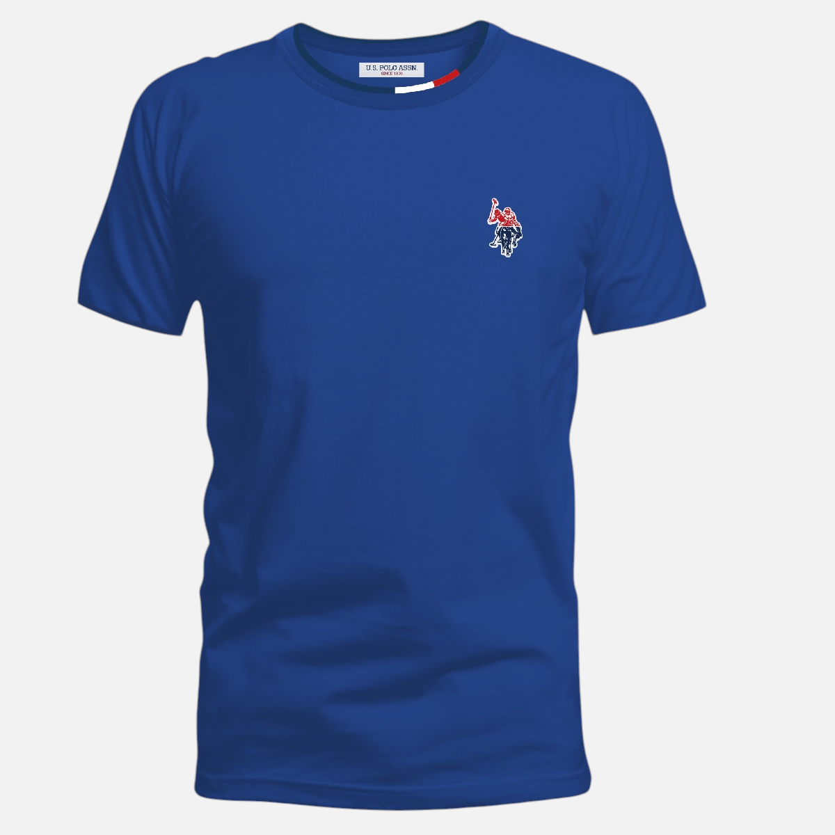 Camiseta azul de algodón para hombre de www.treshop.com.co con logo bordado y detalles tricolores en el cuello
