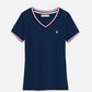 Camiseta azul marino para mujer de www.treshop.com.co con cuello en V y detalles tricolores en mangas y cuello.