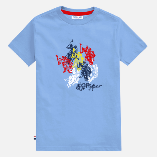 Camiseta azul claro de algodón www.treshop.com.co con estampado frontal de jugadores de polo en colores vibrantes