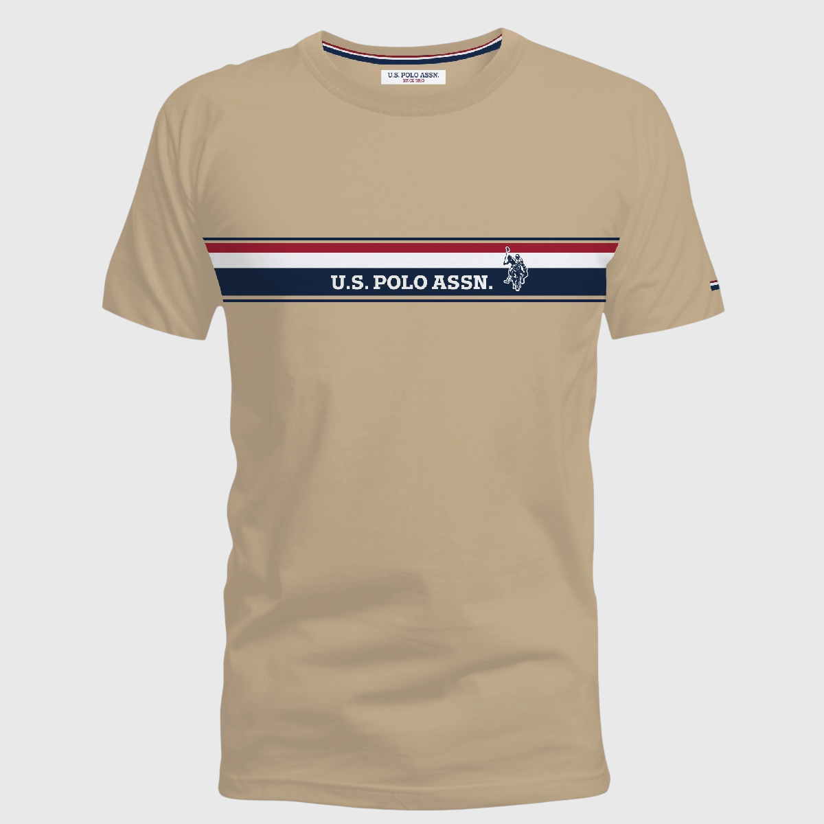 Camiseta beige de algodón www.treshop.com.co con franja horizontal tricolor y logo bordado de U.S. Polo Assn.