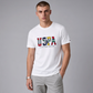 Hombre vistiendo camiseta blanca de algodón U.S. Polo Assn. con logo estampado colorido en el pecho