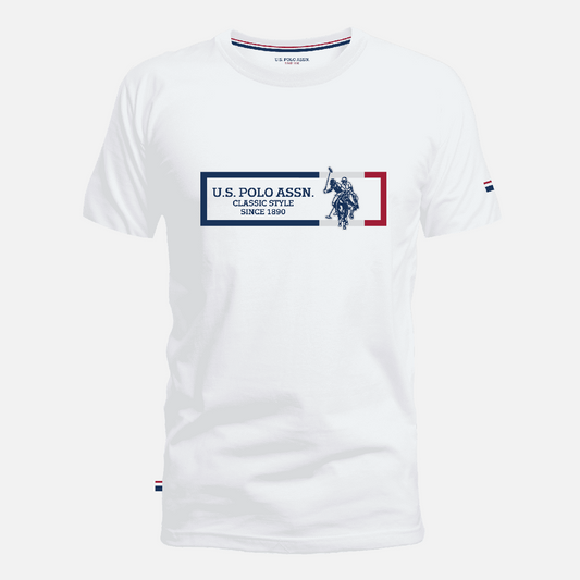 Camiseta blanca de algodón para hombre de www.treshop.com.co con logo estampado y detalles en azul y rojo