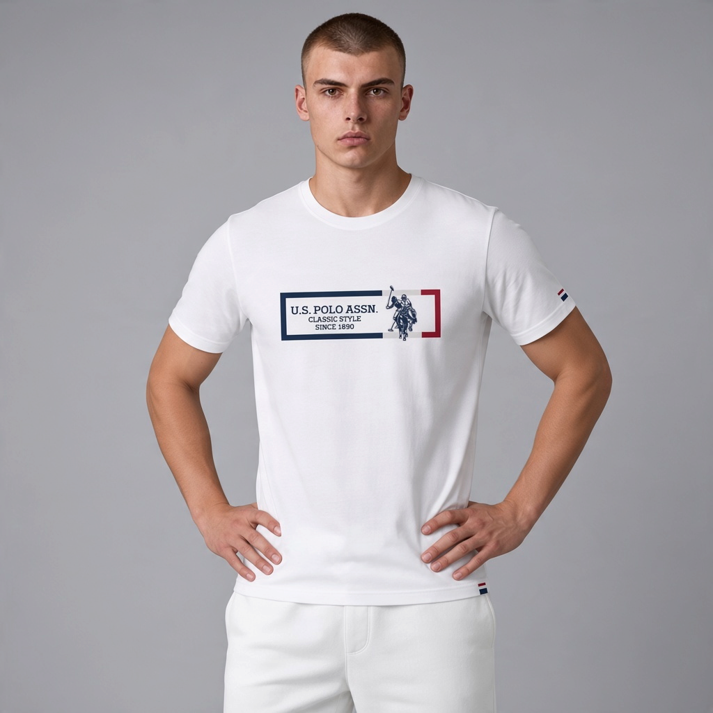 Camiseta blanca de algodón www.treshop.com.co con logo U.S. Polo Assn. en el pecho y detalles en azul y rojo
