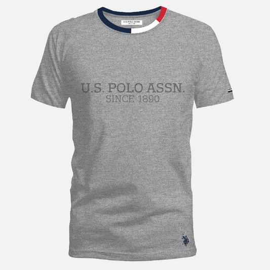 Camiseta gris jaspeado www.treshop.com.co con cuello redondo tricolor, logo estampado y bordado de U.S. Polo Assn.