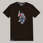Camiseta marrón de algodón U.S. Polo Assn. con cuello redondo y estampado de jugador de polo en el centro