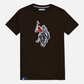 Camiseta negra de manga corta para hombre de www.treshop.com.co con el logo bordado de U.S. Polo Assn. en el pecho