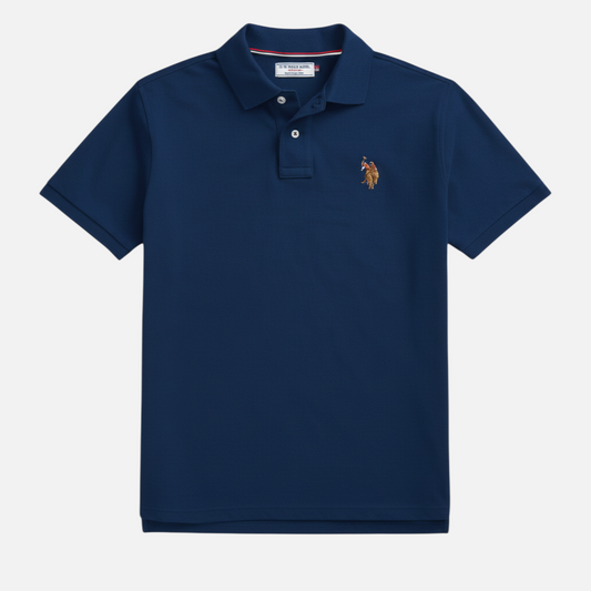 Camiseta polo azul de manga corta para hombre de www.treshop.com.co con cuello estructurado y logo bordado