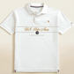 Camiseta polo blanca para hombre de www.treshop.com.co con logo estampado y detalles en cuello y mangas