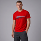 Camiseta roja de algodón U.S. POLO ASSN. con logo estampado y cuello redondo, vestida por un modelo en www.treshop.com.co