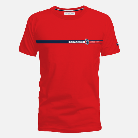 Camiseta roja de manga corta www.treshop.com.co con cuello redondo y gráfico frontal de U.S. POLO ASSN.