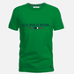 Camiseta verde de hombre www.treshop.com.co con cuello redondo, manga corta y logotipo estampado en el pecho