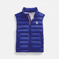 Chaleco acolchado azul para hombre de www.treshop.com.co con cierre de cremallera y logo bordado en el pecho
