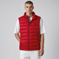 Hombre vistiendo chaleco acolchado rojo U.S. Polo Assn. de www.treshop.com.co con cremallera y logo bordado