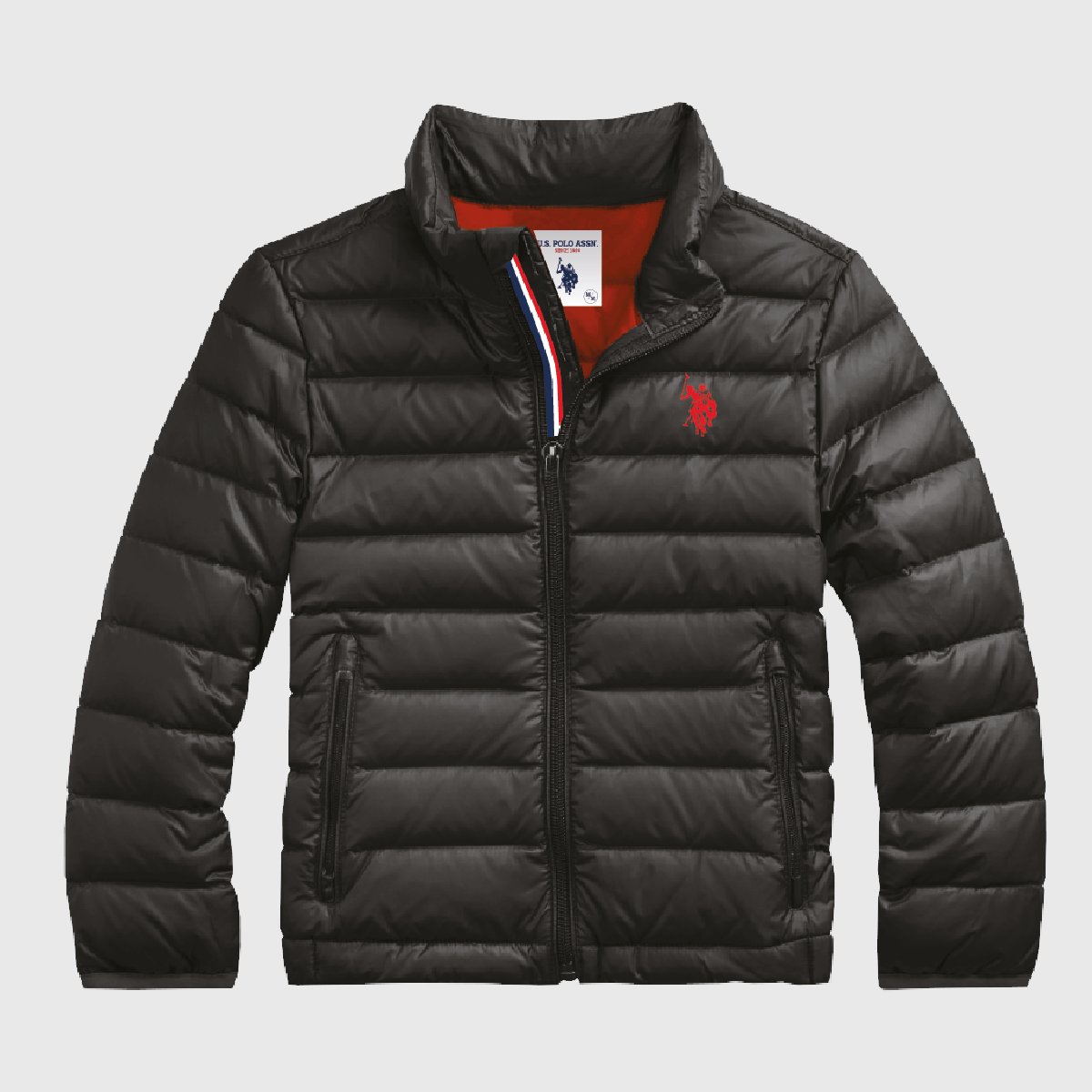 Chaqueta acolchada negra www.treshop.com.co con forro naranja, cuello alzado y logo bordado en el pecho