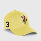 Gorra de béisbol amarilla www.treshop.com.co de algodón con bordado de jugador de polo y número tres en el lateral.