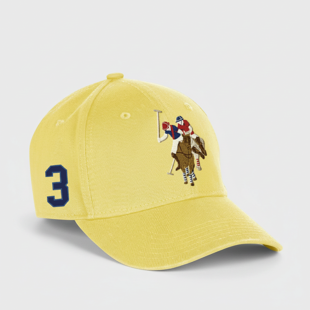 Gorra de béisbol amarilla www.treshop.com.co de algodón con bordado de jugador de polo y número tres en el lateral.