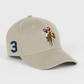 Gorra beige www.treshop.com.co con bordado de jugador de polo y numero tres azul en el lateral