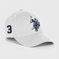 Gorra deportiva blanca www.treshop.com.co con bordado de jugador de polo azul marino y número tres en el lateral