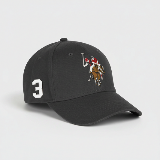 Gorra deportiva negra www.treshop.com.co con bordado de jugador de polo y número 3 lateral en estilo casual