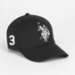 Gorra negra www.treshop.com.co con bordado de jugador de polo y número 3 lateral, estilo deportivo y visera curva.