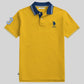 Polo www.treshop.com.co de algodón piqué amarillo con cuello azul, logo bordado y número 3 en la manga