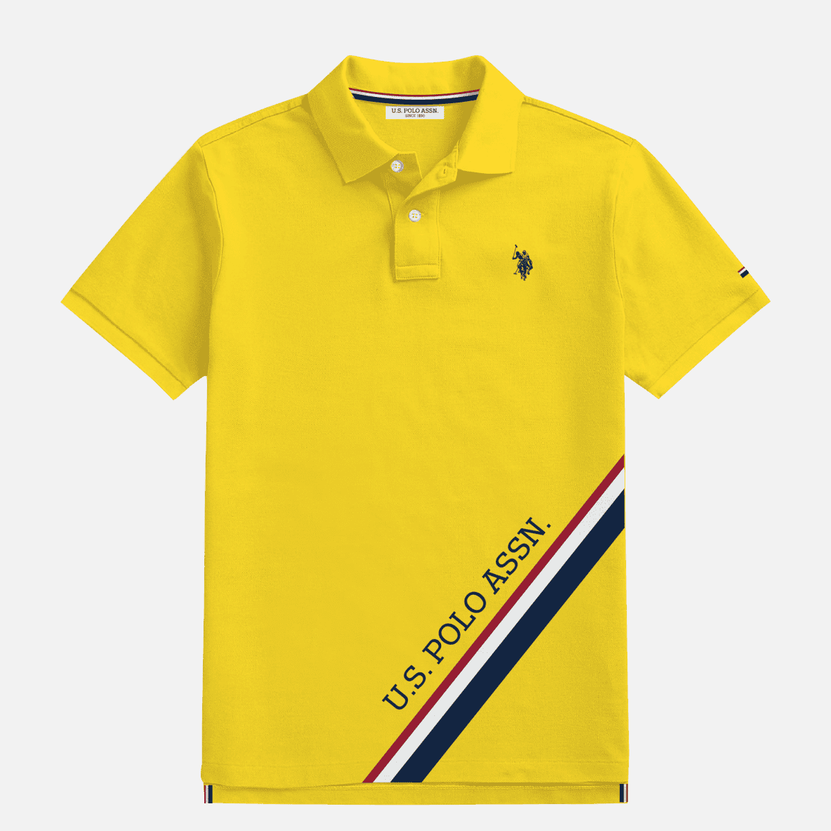 Camiseta polo amarilla de algodón U.S. Polo Assn. de www.treshop.com.co con logo bordado y franja diagonal tricolor.