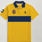 Polo www.treshop.com.co de algodón piqué amarillo con franja azul marino, logo bordado y número 3 en la manga