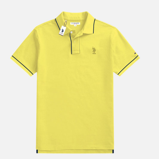 Camiseta polo www.treshop.com.co para hombre en color amarillo vibrante con detalles en contraste y logo bordado