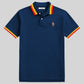 Polo azul marino de algodón www.treshop.com.co con detalles de franjas coloridas en cuello y mangas y logo bordado.