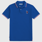 Polo azul de algodón www.treshop.com.co con cuello y mangas de ribete tricolor y logotipo bordado en el pecho.
