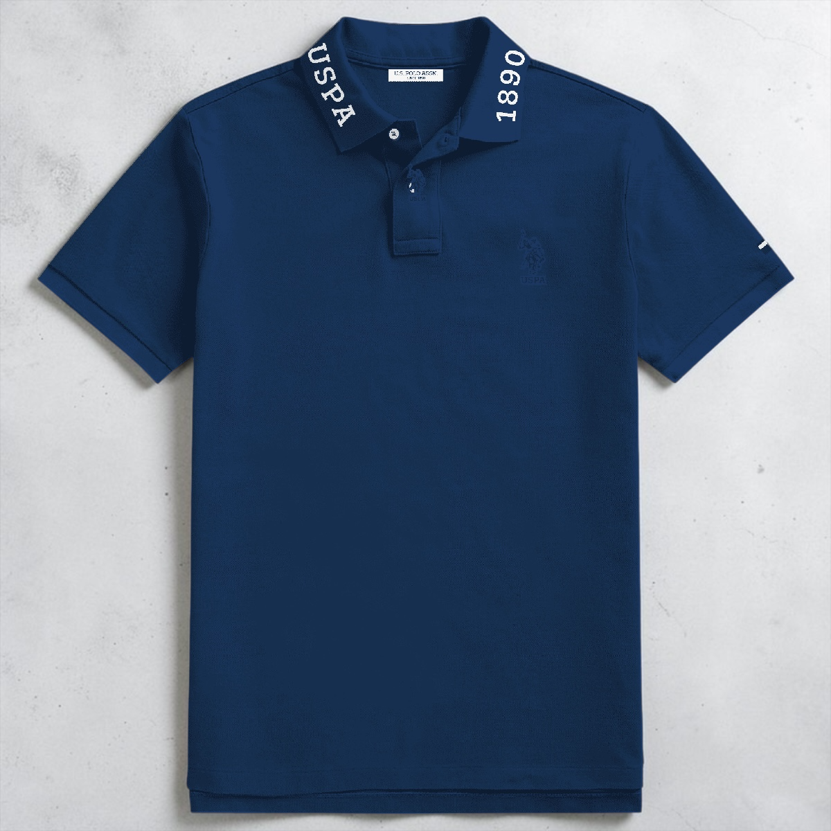Polo azul marino de www.treshop.com.co en algodón piqué con cuello estampado y logo de goma en el pecho