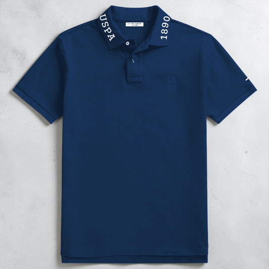 Polo azul marino de www.treshop.com.co en algodón piqué con cuello estampado y logo de goma en el pecho