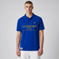 Polo azul real de manga corta www.treshop.com.co con estampado gráfico amarillo y logo bordado en el pecho