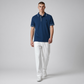 Modelo vistiendo polo azul marino de www.treshop.com.co con detalles blancos en cuello y mangas y logo bordado