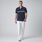 Hombre vistiendo polo azul marino U.S. Polo Assn. con franja tricolor, cuello en contraste y logo bordado en el pecho