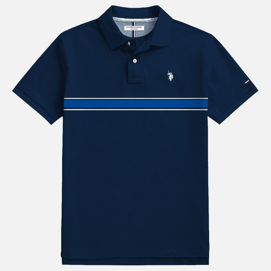 Polo azul marino U.S. POLO ASSN. de www.treshop.com.co con franjas horizontales y logo bordado en el pecho